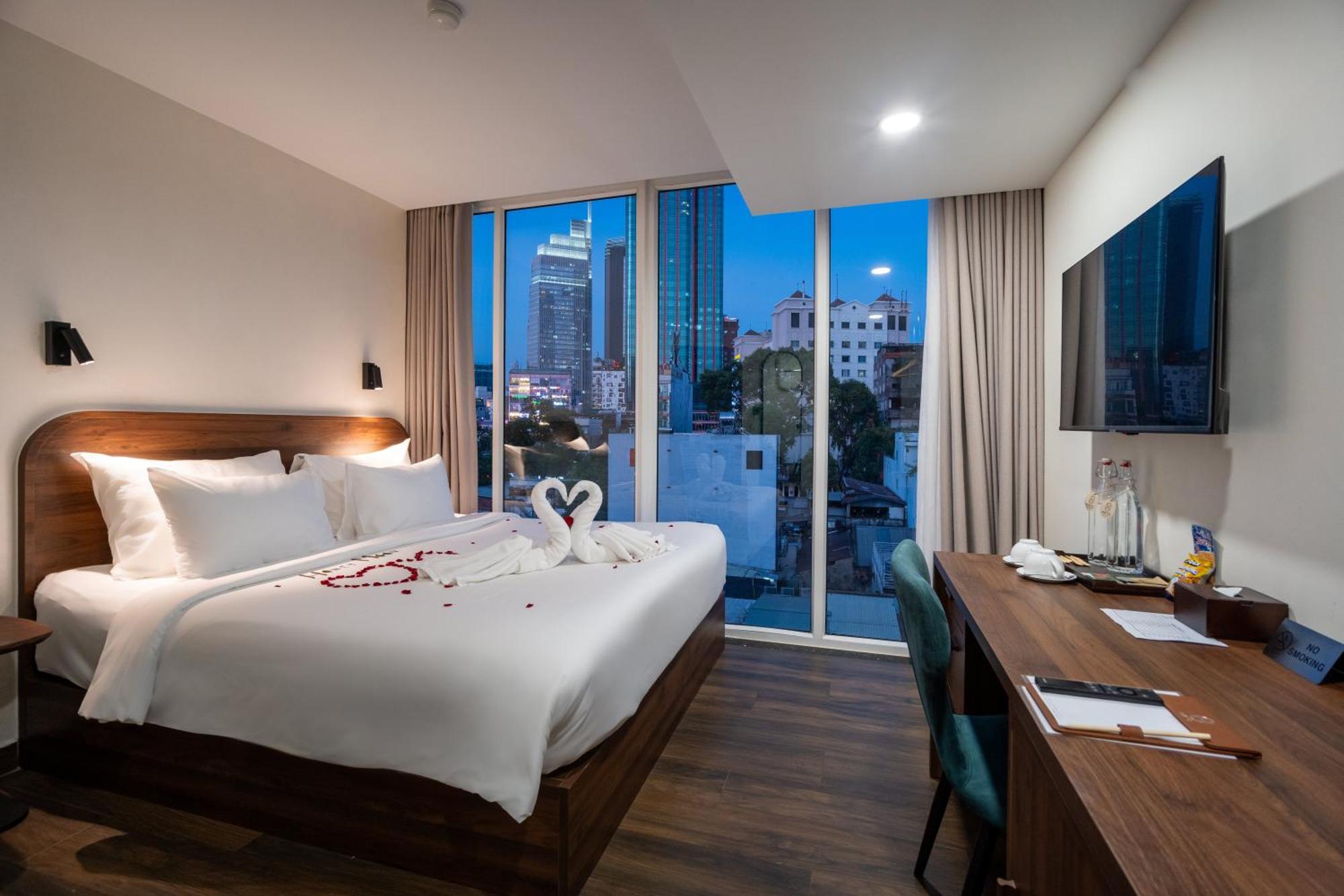 Hato Saigon Boutique Hotel & Rooftop Хошимин Екстериор снимка