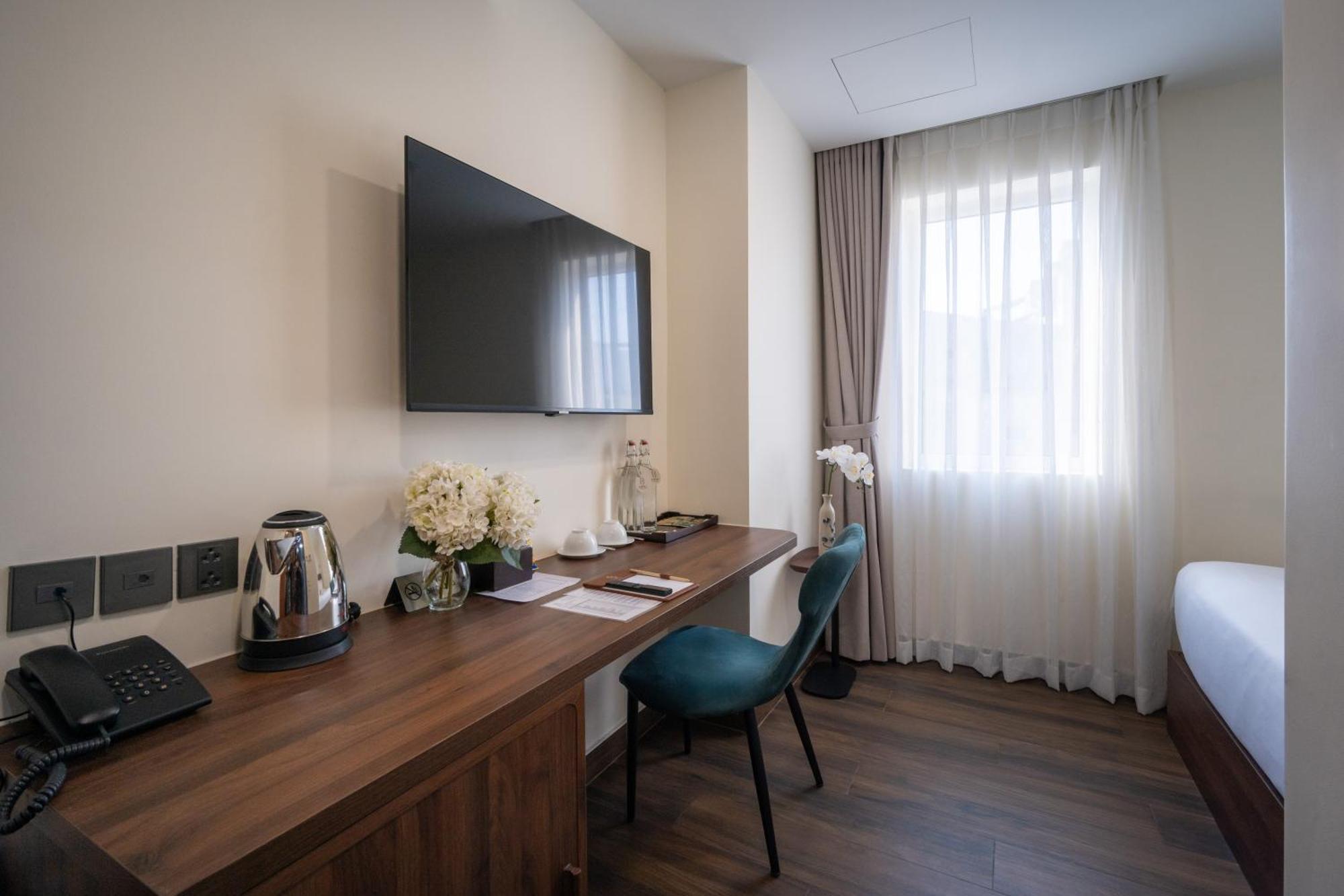 Hato Saigon Boutique Hotel & Rooftop Хошимин Екстериор снимка