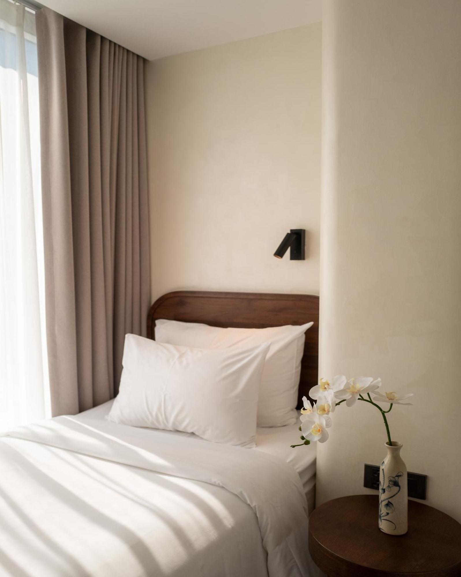 Hato Saigon Boutique Hotel & Rooftop Хошимин Стая снимка